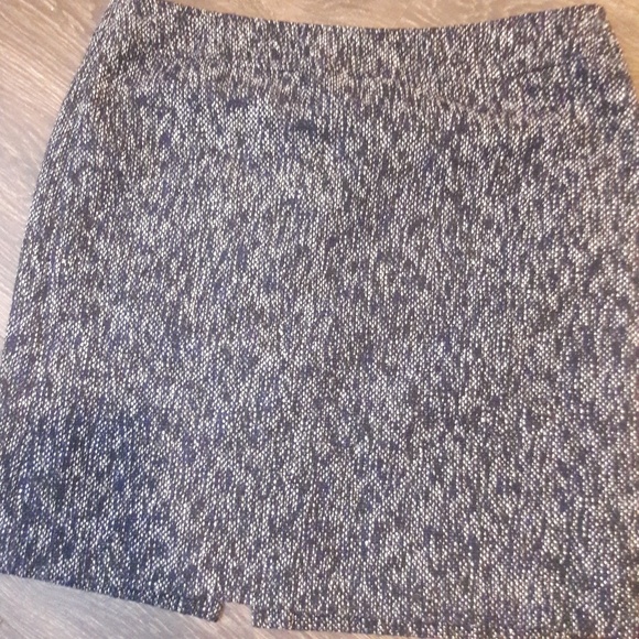 Tahari skirt - Picture 2 of 5